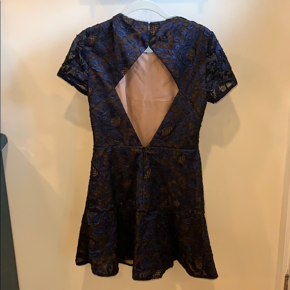 BCBGMAXAZRIA baby lace open back dress - Size 4